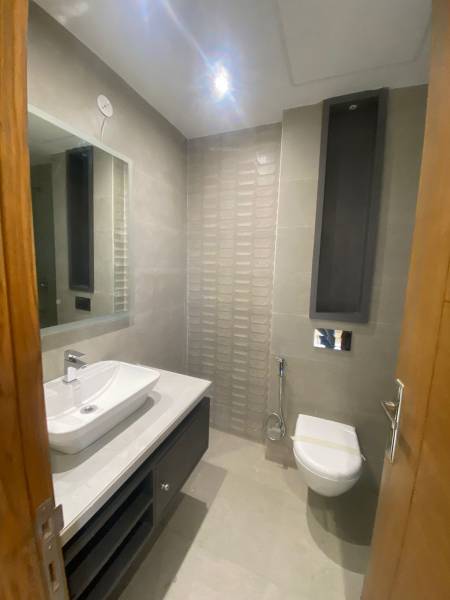  luxury-builder-floors-2 Bathroom