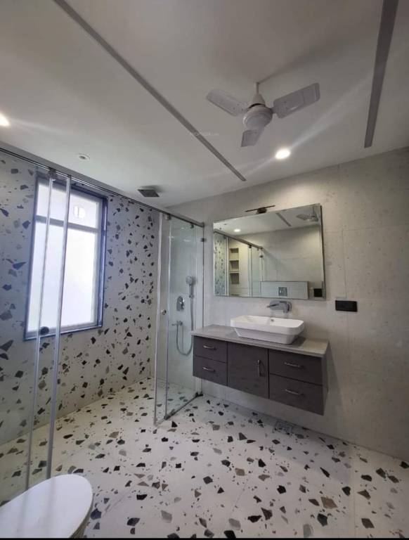  luxury builder floors 8 Bathroom