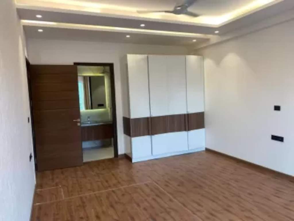  trehan luxury floor 63 Dining Area