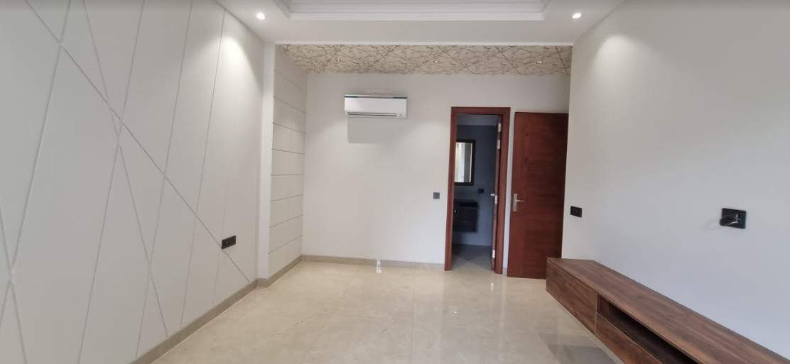  homes ultra luxury floor Living Area