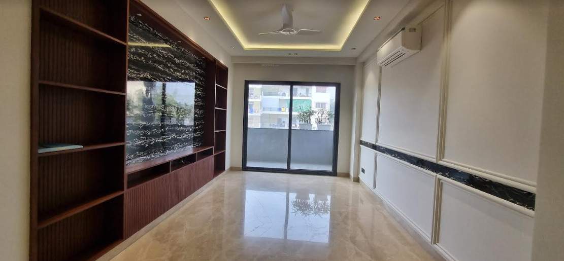  homes ultra luxury floor Living Area