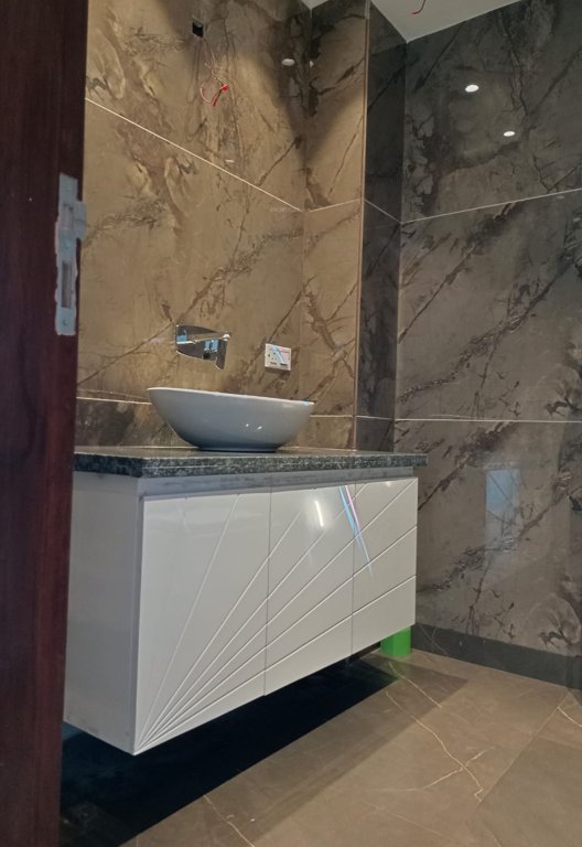  marbella floors 66 Bathroom