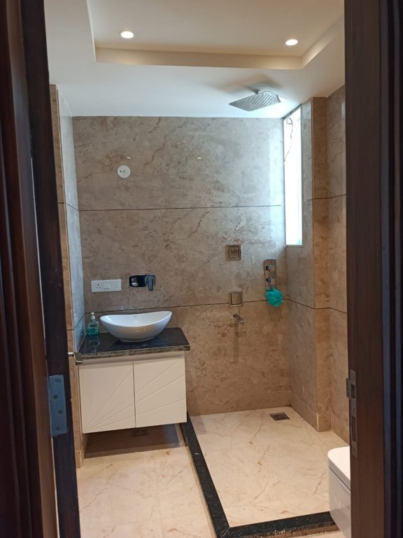  marbella floors 66 Bathroom