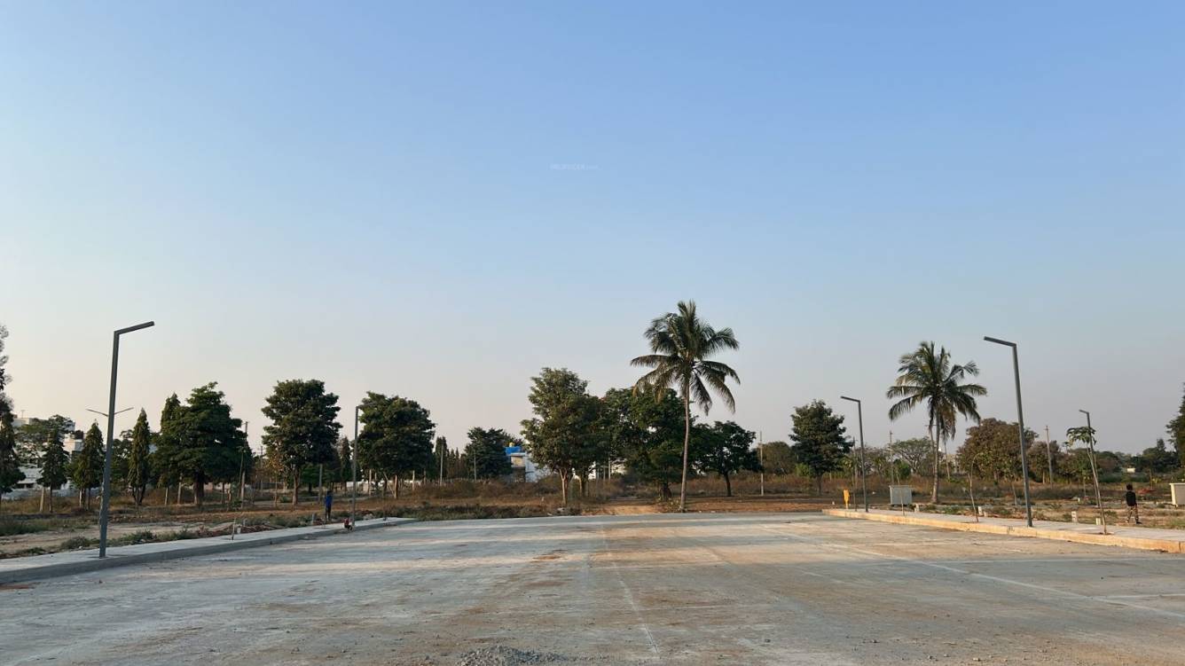 metro city 8th phase Plot