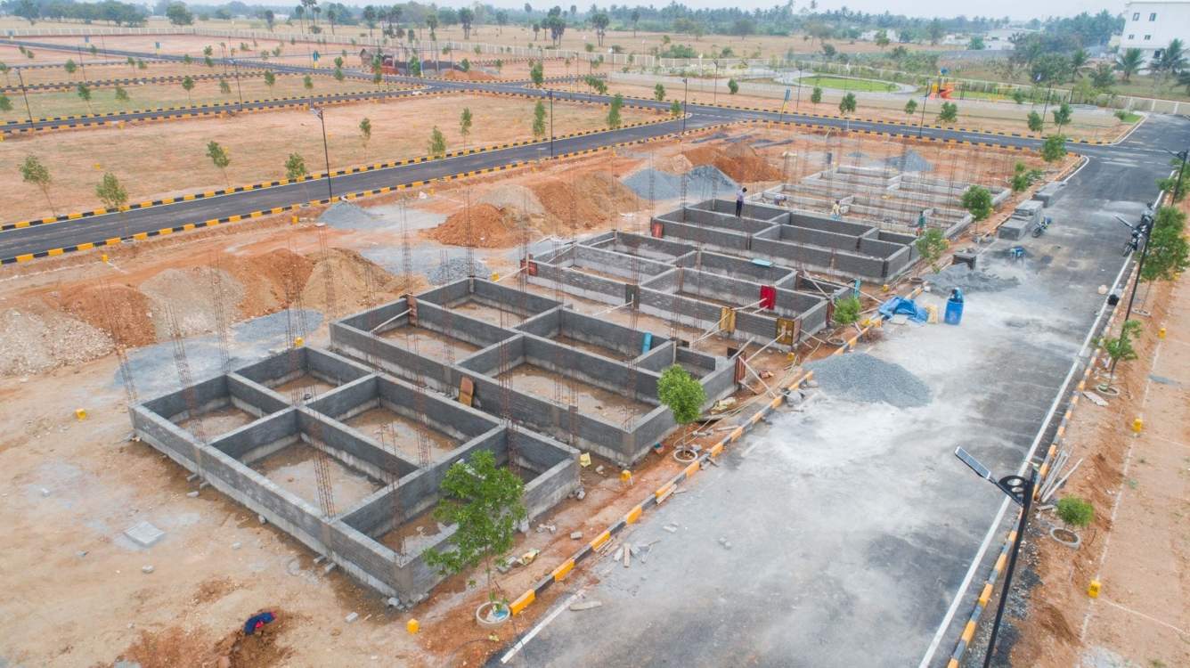  grande paradise Plot