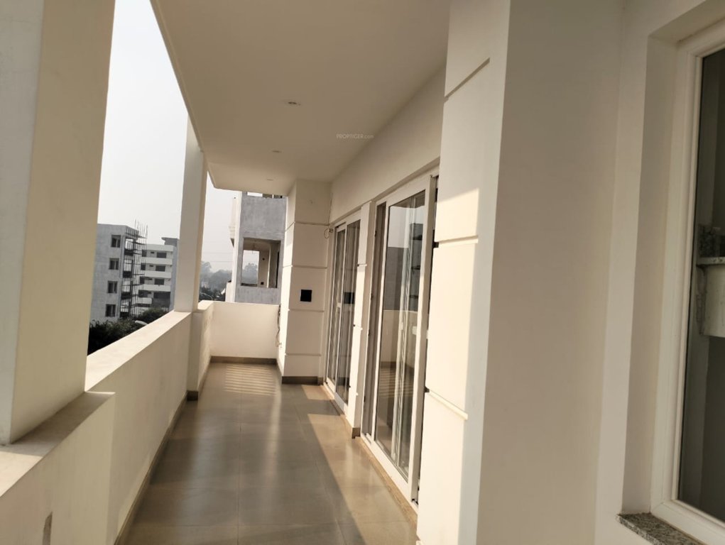 ultra luxury floors Balcony