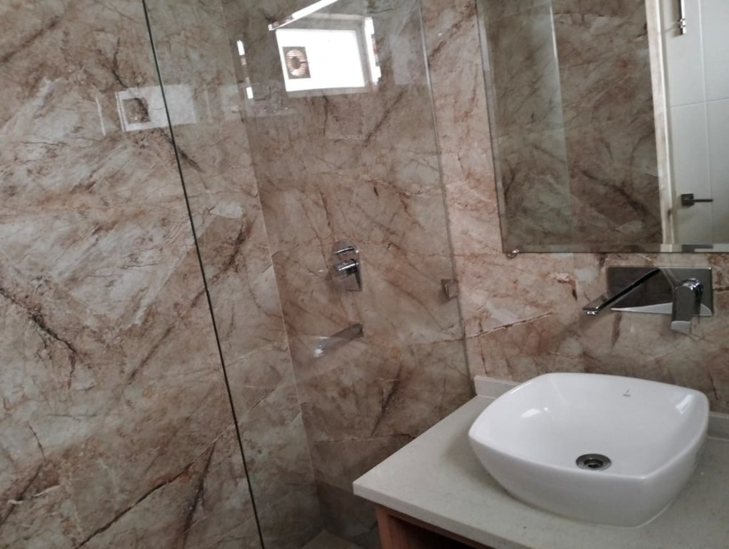 ultra luxury floors Bathroom