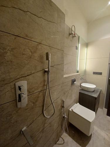  the-park-royal-villa Bathroom