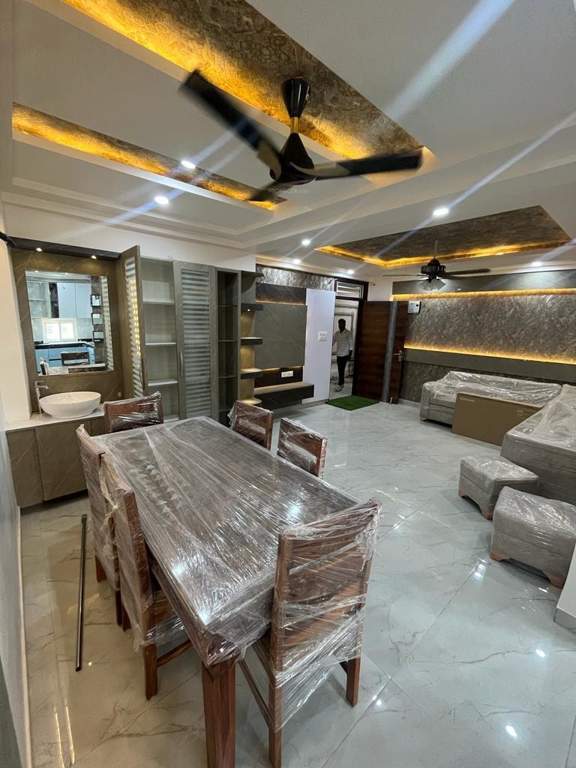  heights 1 Dining Area