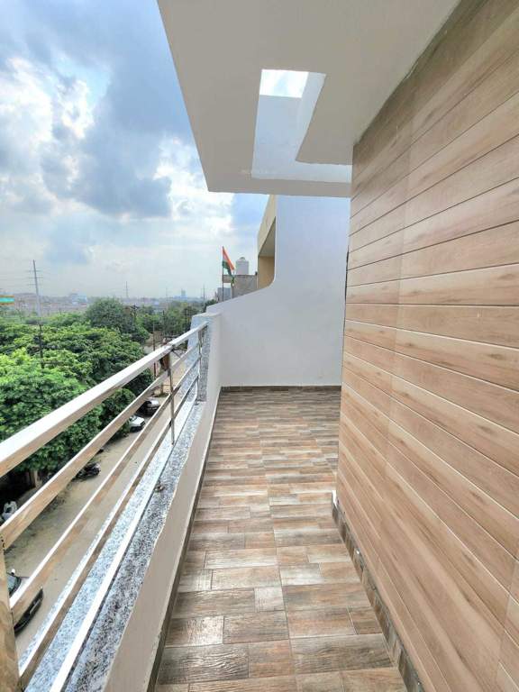  the grand majestic Balcony