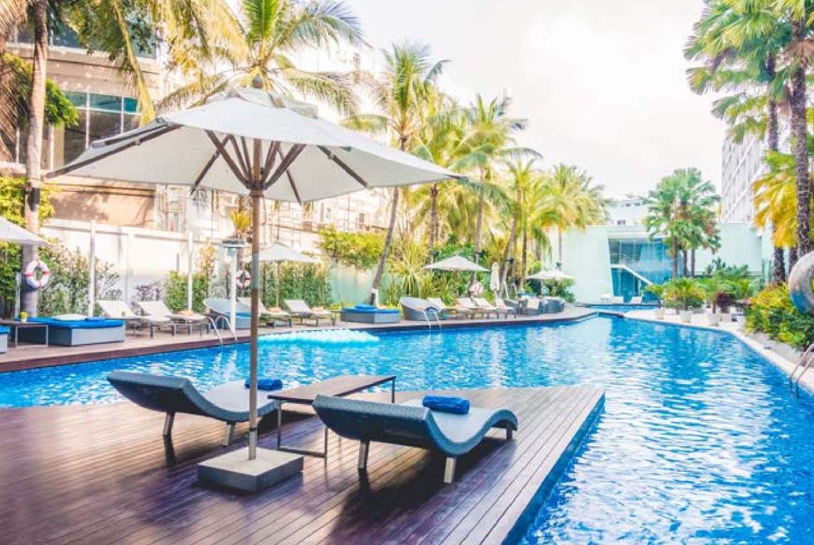  green field Swimming Pool