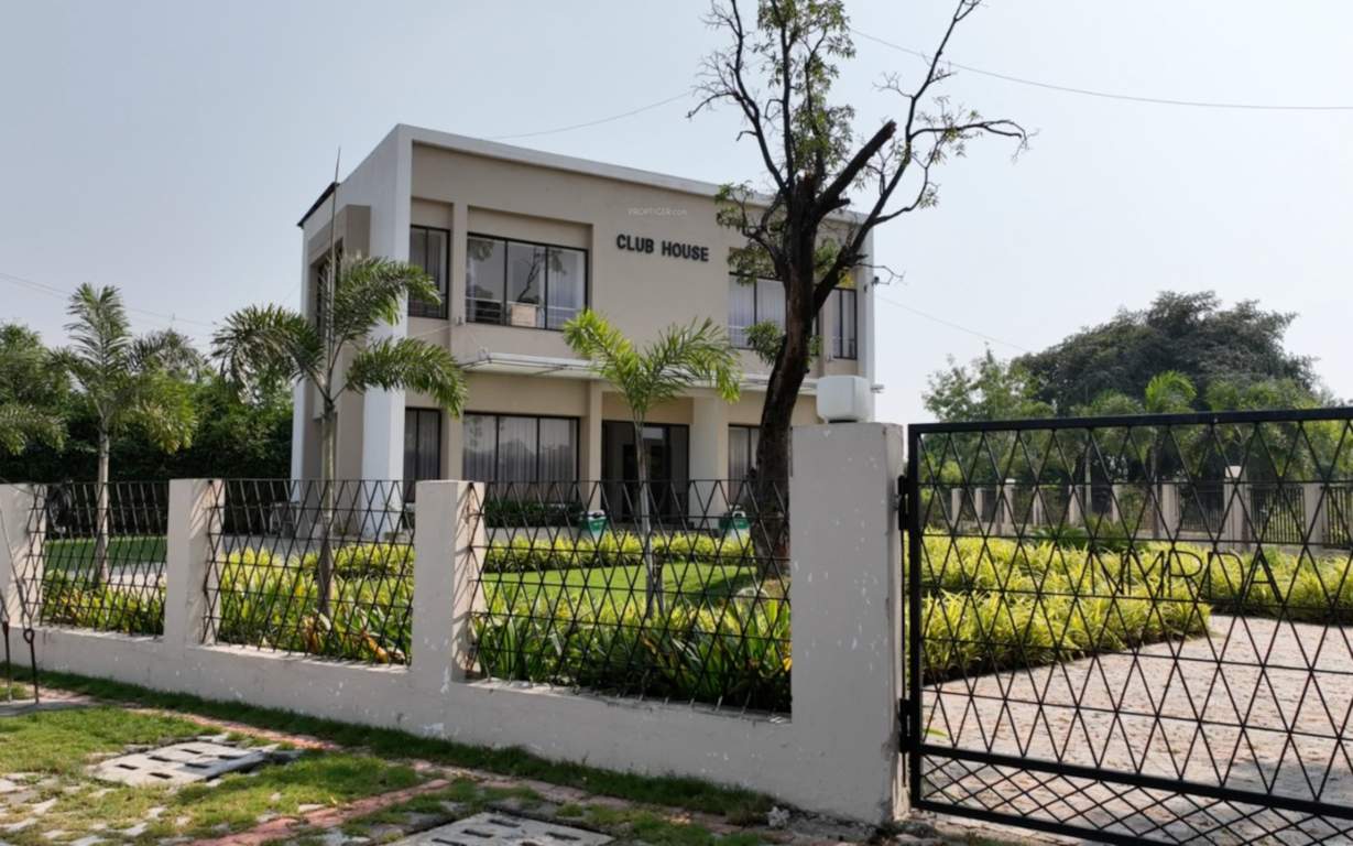  vrindavan park Club House