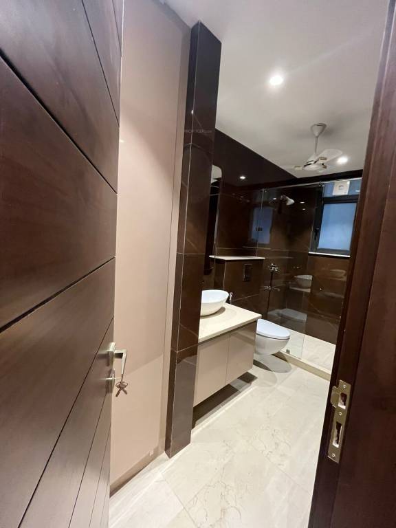  luxury builder floors 14 Bathroom