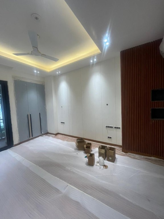  door luxury builder floor Living Area