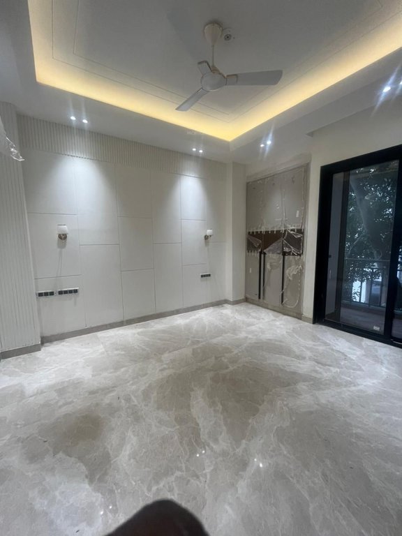  door luxury builder floor Living Area