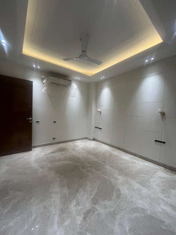  door luxury builder floor Living Area