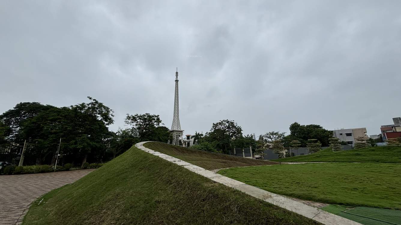  paris city wing c Landscaped Gardens