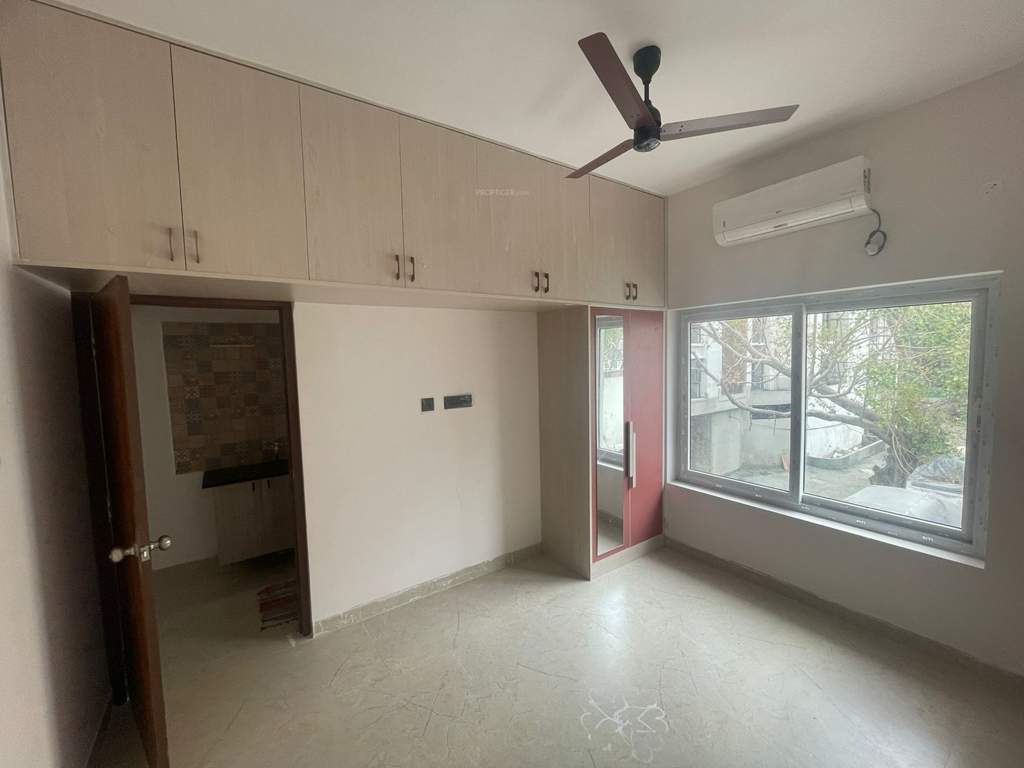  six season appartment Bedroom