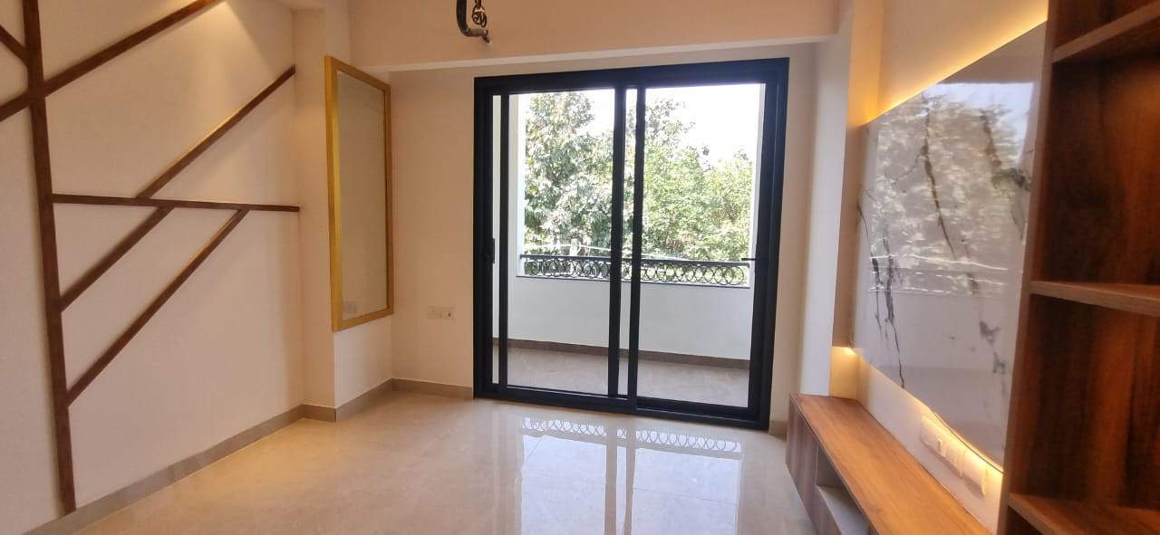  homes dlf luxury floors Living Area