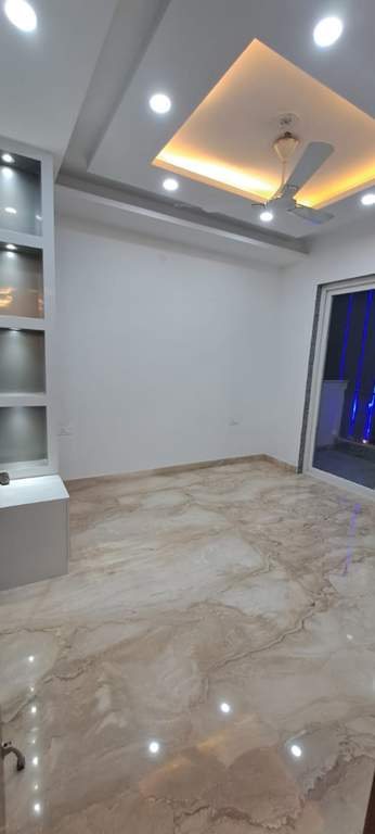  hommes luxury builder floor Living Area