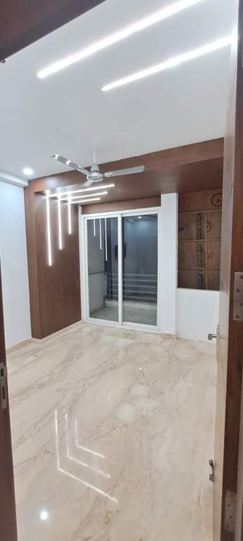  hommes luxury builder floor Living Area