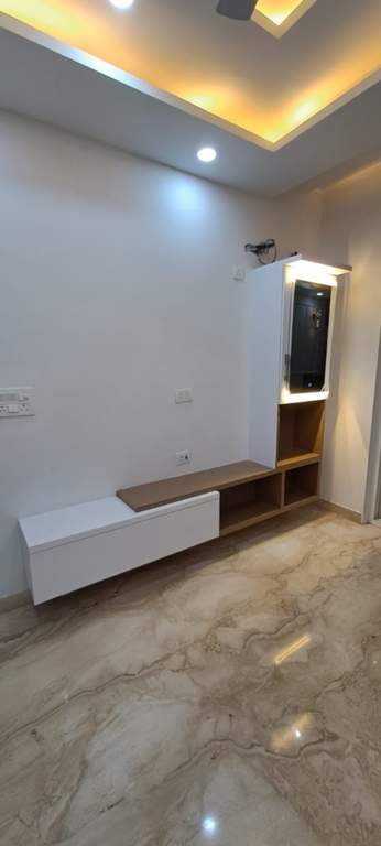  hommes luxury builder floor Living Area