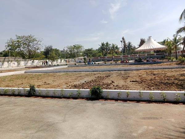  pallava-akkarai Plot