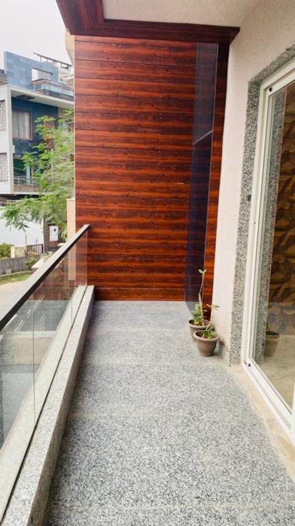  hommes luxury builder floor Balcony