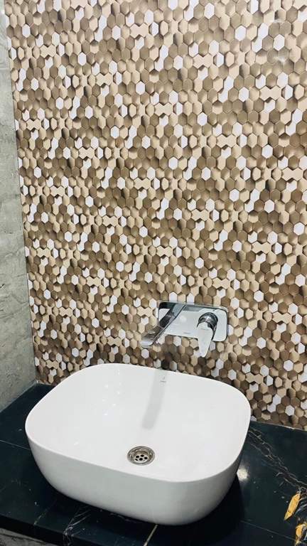  hommes luxury builder floor Bathroom