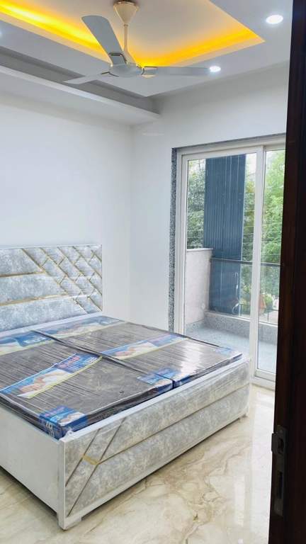  hommes luxury builder floor Bedroom