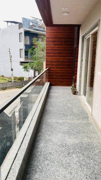  hommes-luxury-builder-floor Balcony