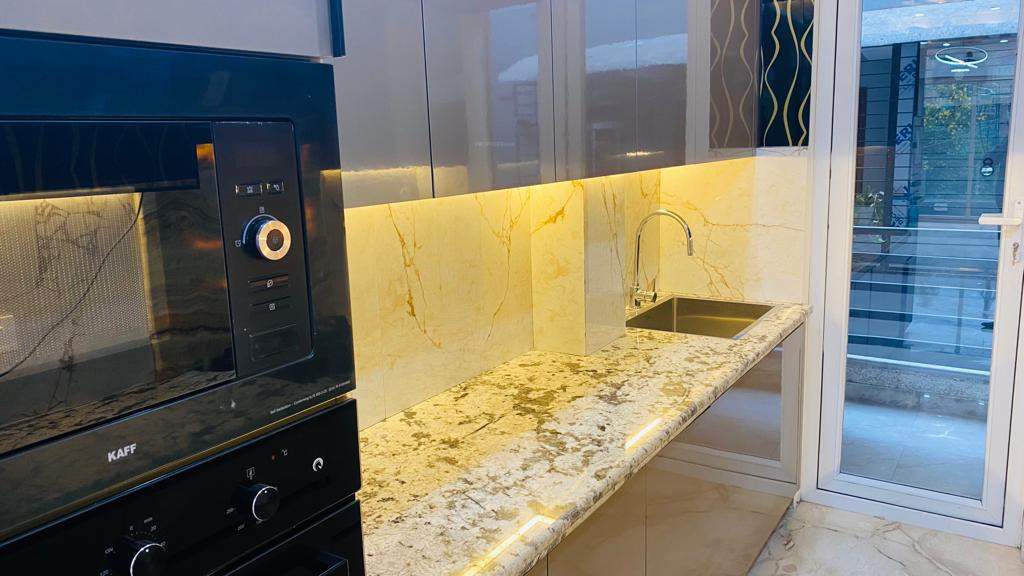  hommes luxury builder floor Kitchen