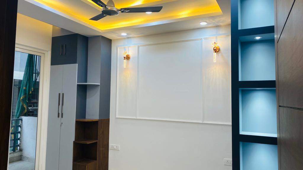  hommes luxury builder floor Living Area