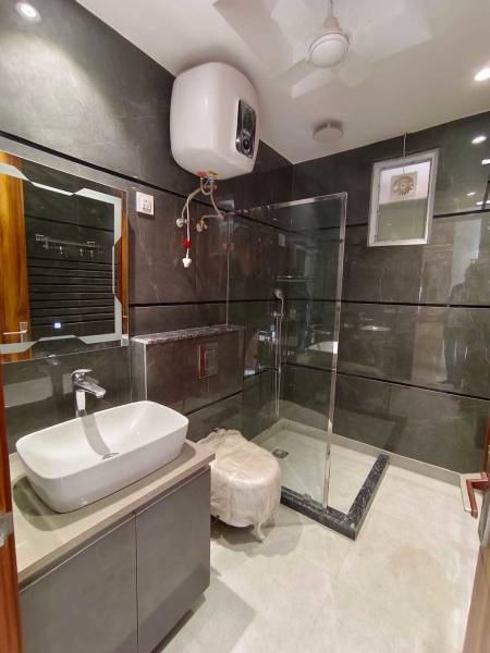  luxury-builder-floor-dlf-phase-4 Bathroom