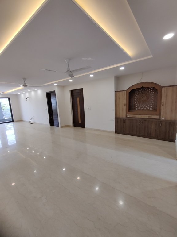  luxury builder floor dlf phase 4 Living Area