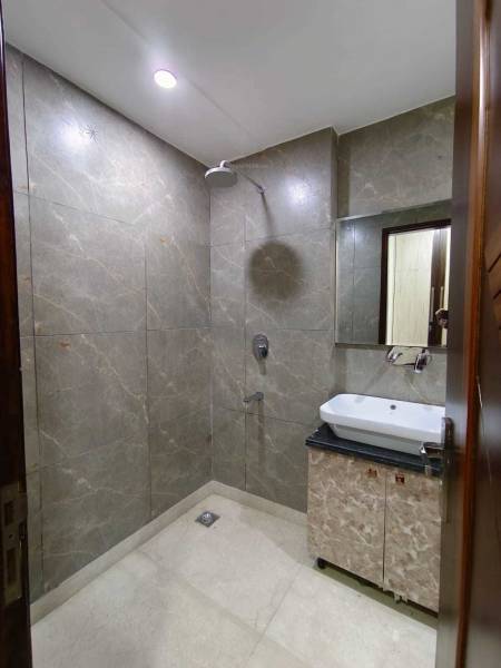  luxury-builderfloor-dlf-phase-4-8112 Bathroom