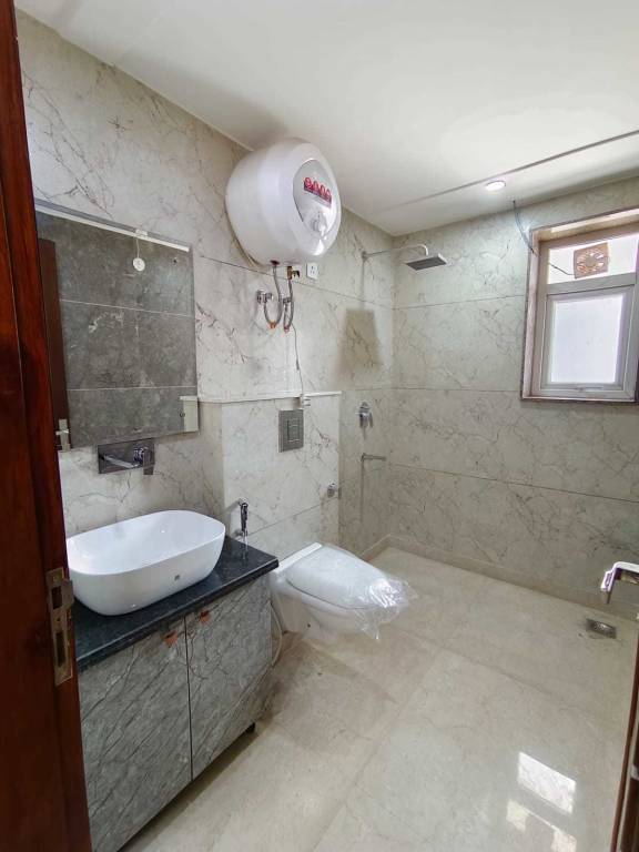  luxury builderfloor dlf phase 4 8112 Bathroom