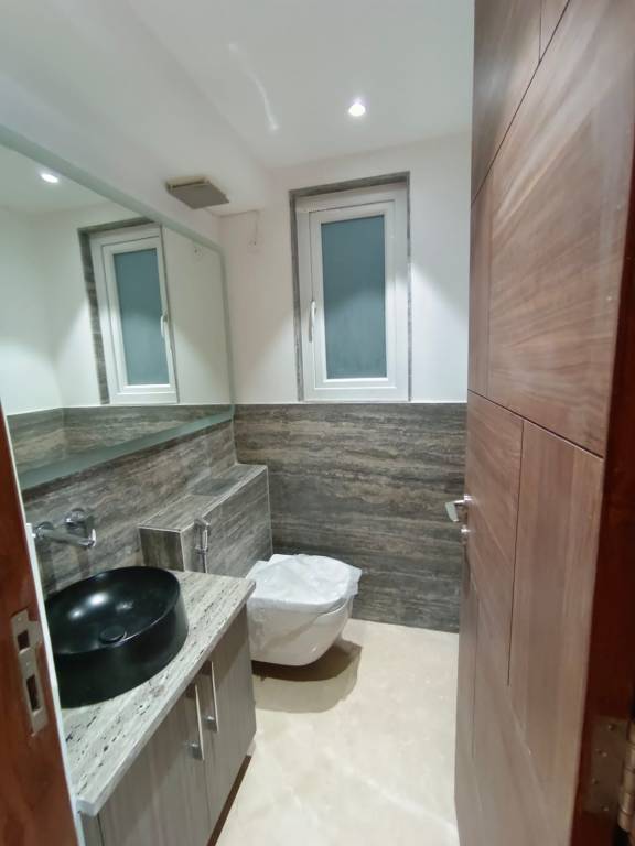  luxury builder floor dlf ph 4 740 Bathroom