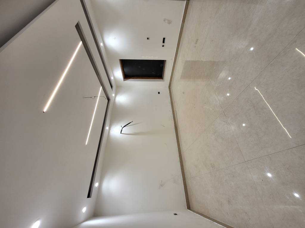  high end 460sq yd Lobby