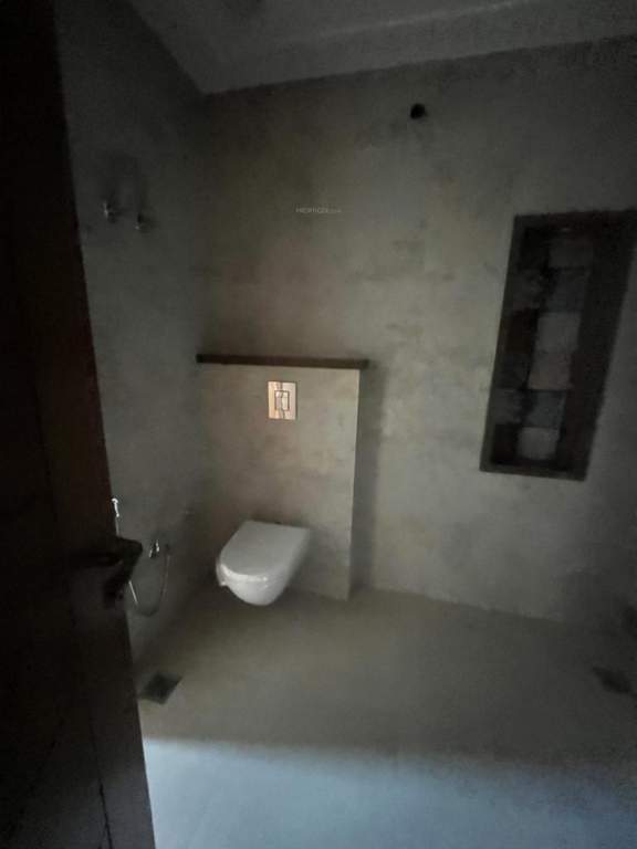  ultra luxury builder floor Bathroom