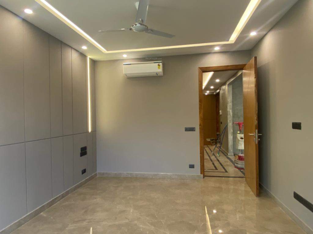  bargainers ultra luxury floors Living Area