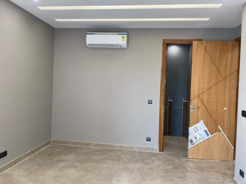  bargainers ultra luxury floors Living Area