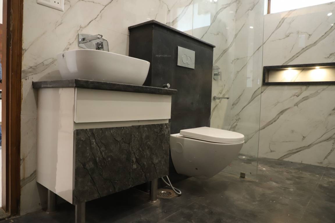  builders ultra luxury floor Bathroom