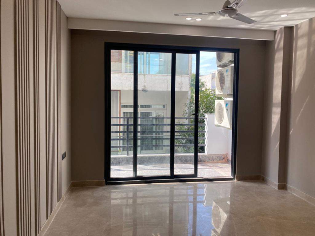  bargainers ultra luxury floors Living Area