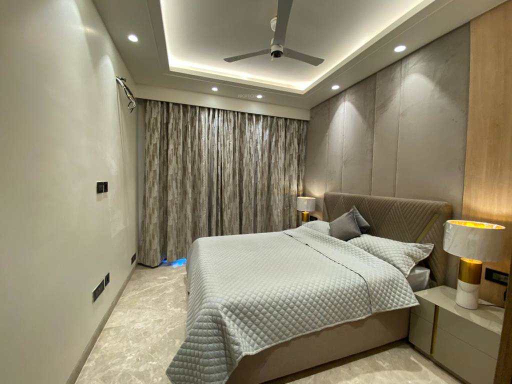  homes luxurious floor Bedroom