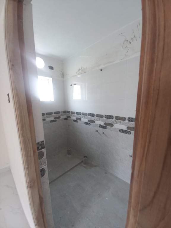  mahalakshmi enclave Bathroom