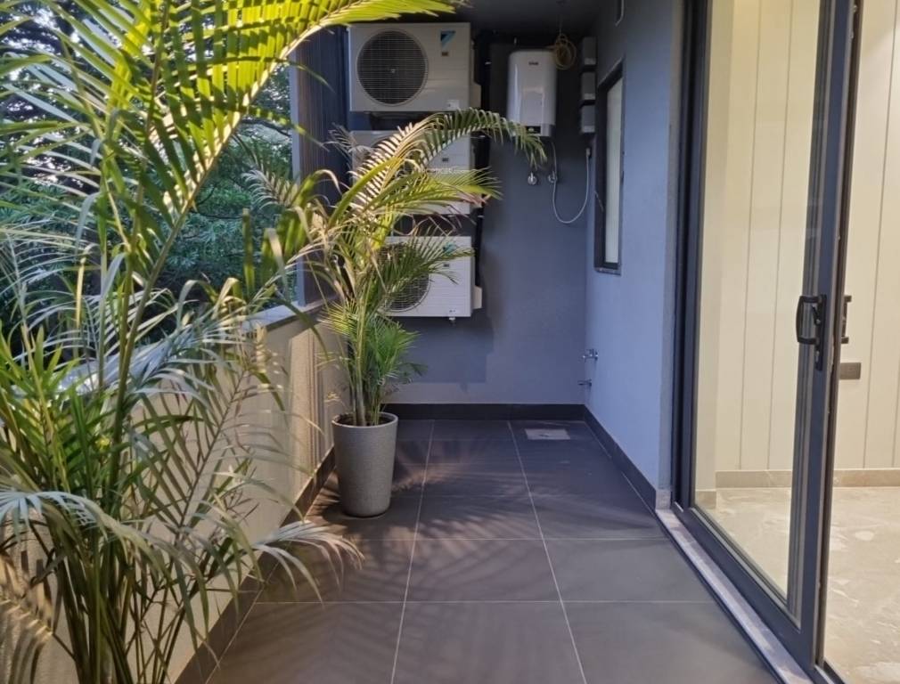 Bargainer Greenwood Luxurious Floor