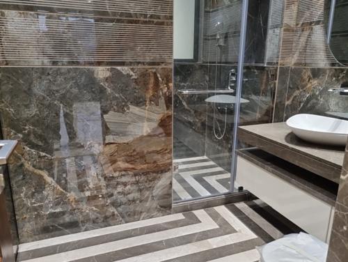  greenwood-luxurious-floor Bathroom