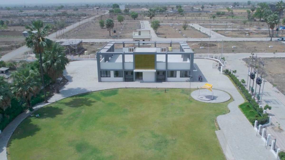  silver park 15 Club House