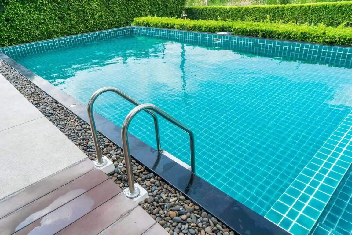  signature Swimming Pool